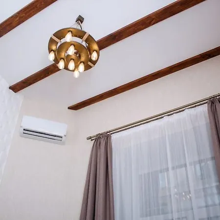 Appartamento In The Center In The House With Atlantes Odessa