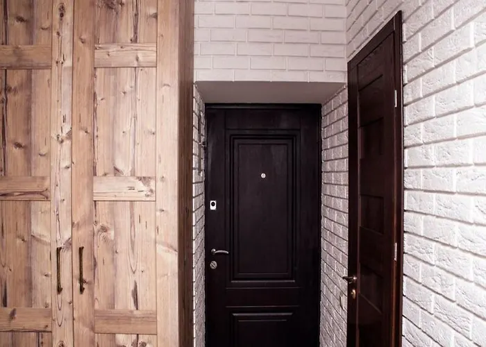 In The Center In The House With Atlantes *