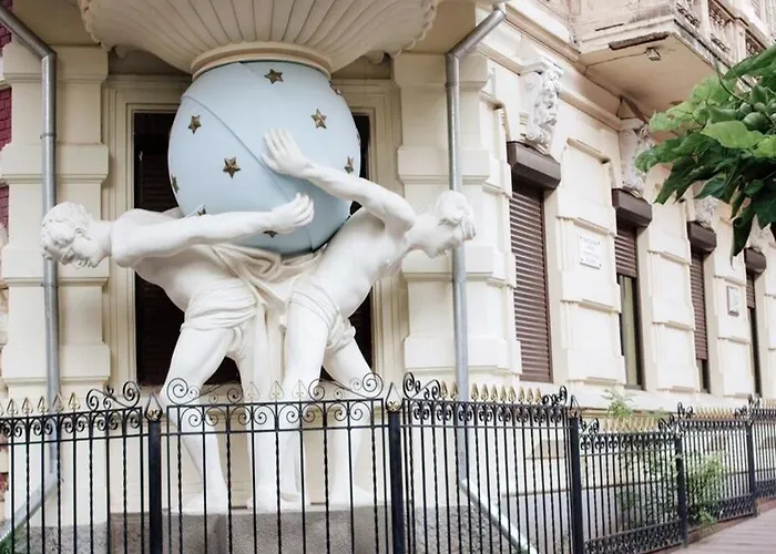 In The Center In The House With Atlantes