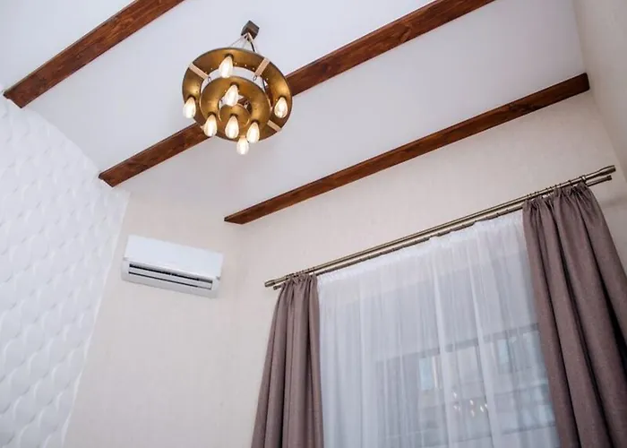 公寓 In The Center In The House With Atlantes 敖德萨