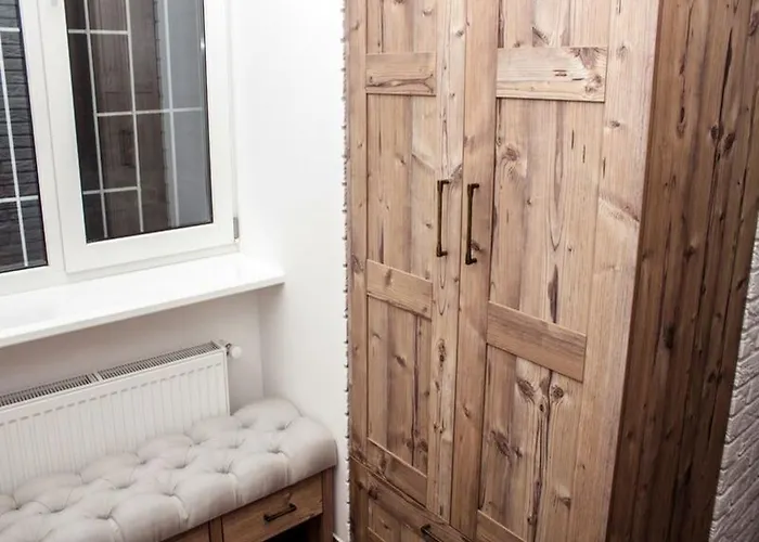 In The Center In The House With Atlantes